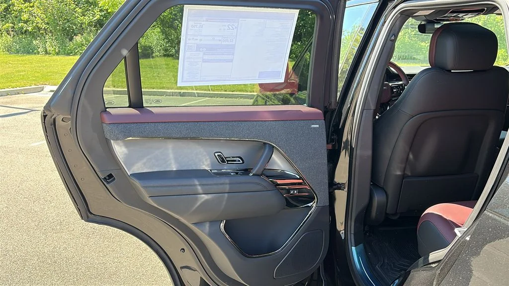 New 2026 Santorini Black LAND ROVER Dynamic SE image 19