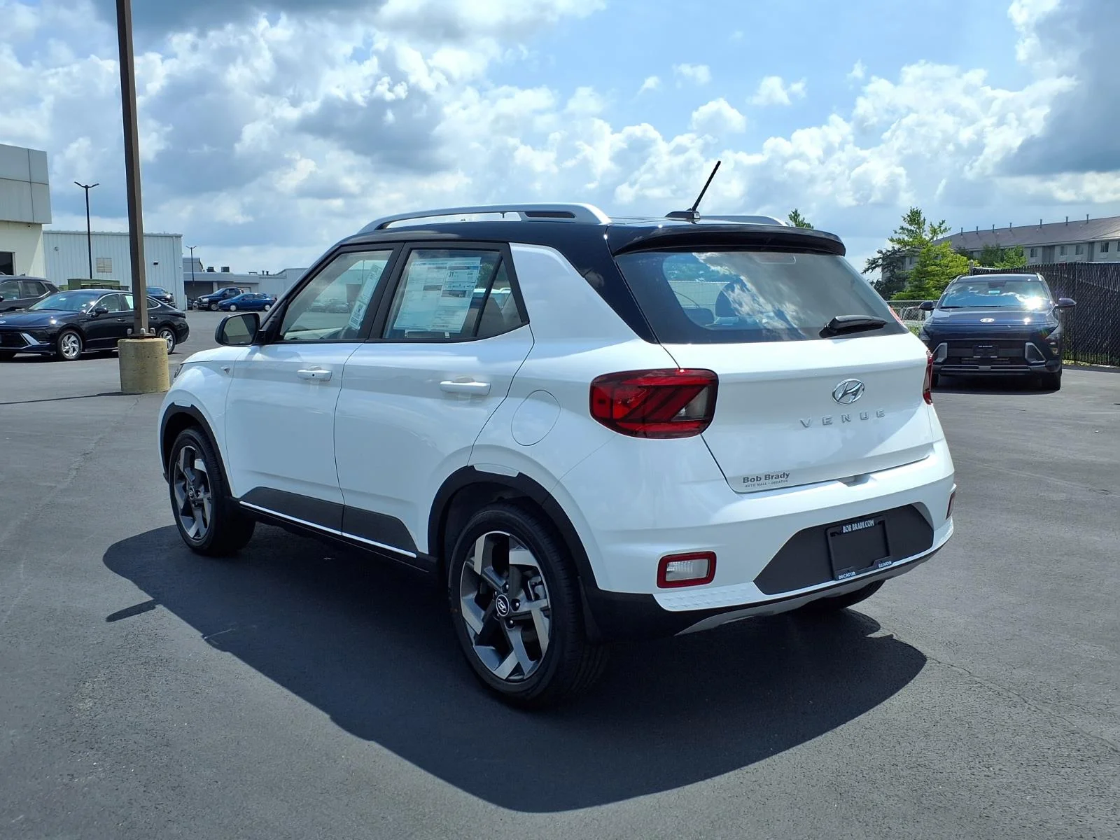 New 2026 Lunar White/Black Roof Hyundai SEL image 17