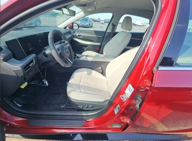 Used 2025 Red Hyundai SEL image 7