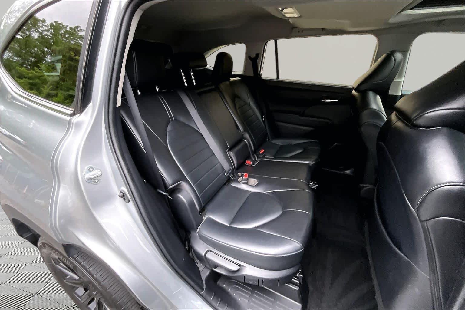 Used 2022 Celestial Silver Metallic Toyota XLE image 20