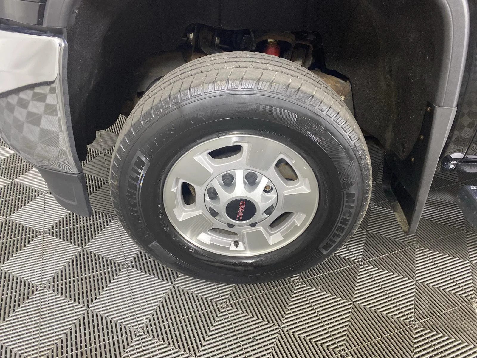 Used 2019 Onyx Black GMC SLE image 12