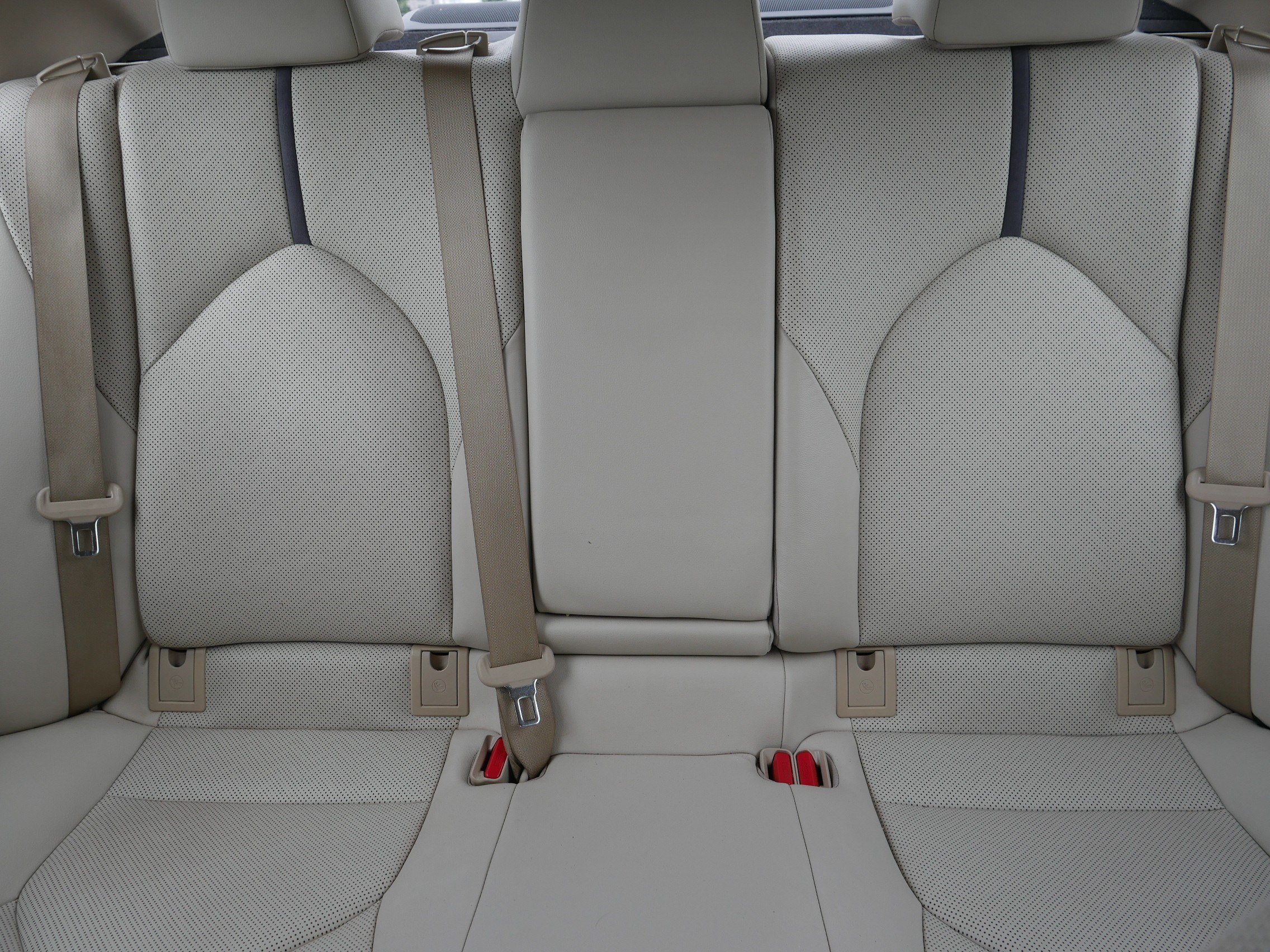 Used 2023 Wind Chill Pearl Toyota XLE image 13