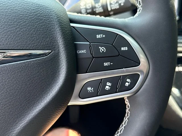 2026 Chrysler Pacifica Select - Photo 15