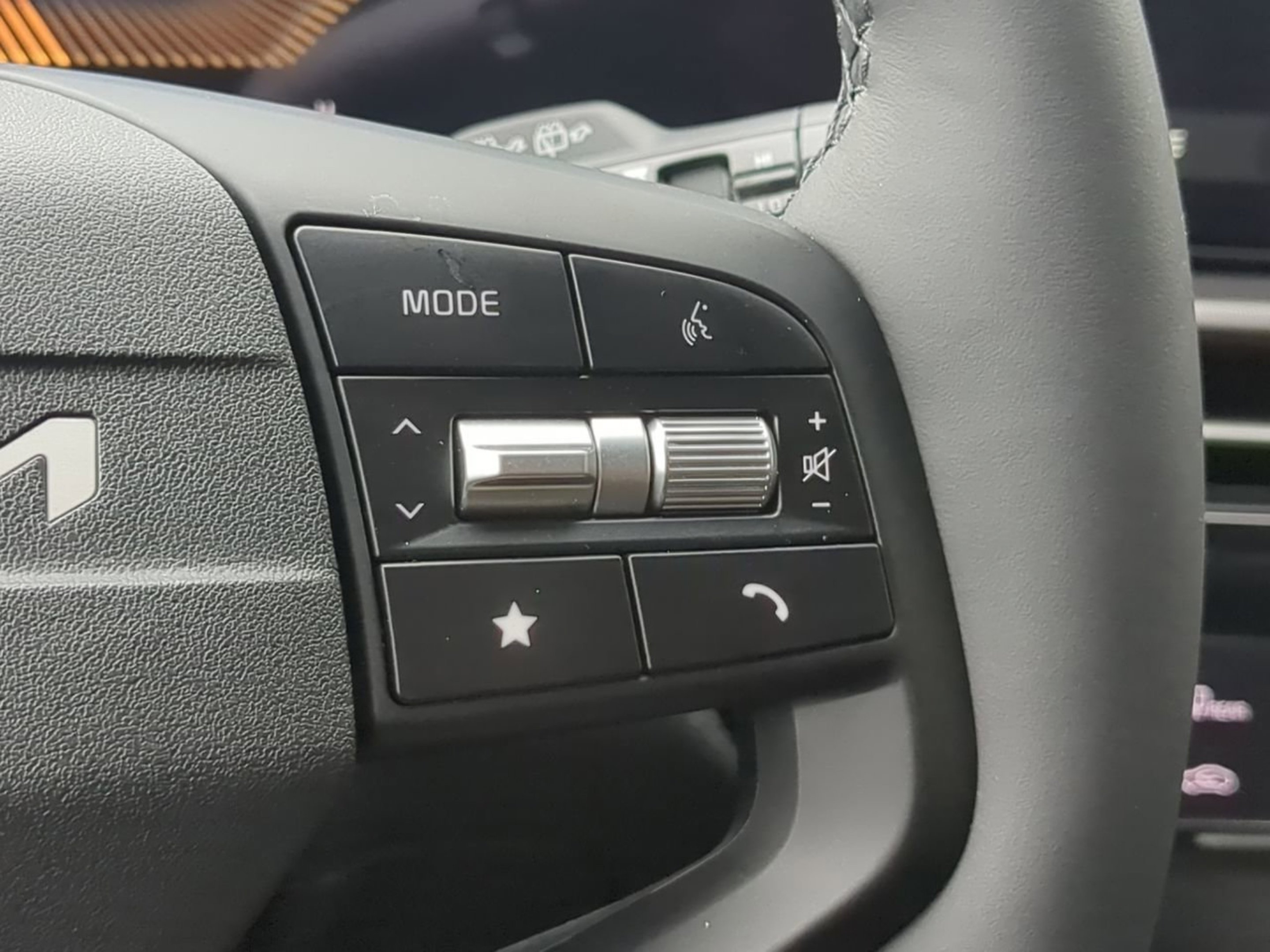 New 2026 Glacial White Pearl Kia EX image 32