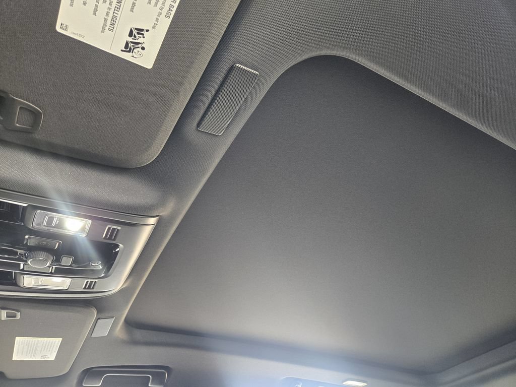 2026 Chevrolet Suburban RST - Photo 19