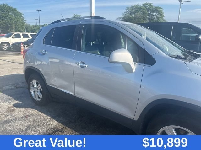 Used 2018 SILVER ICE METALLIC Chevrolet LT image 6