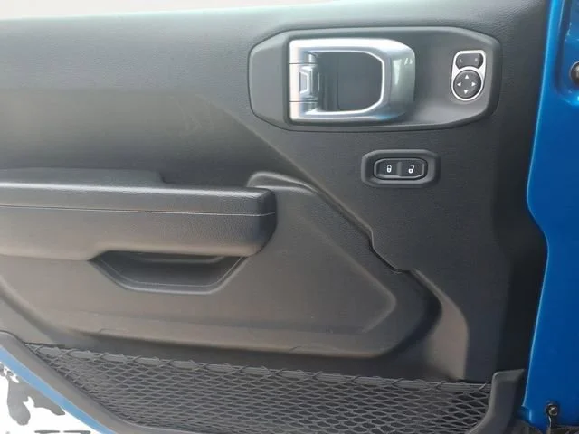 Used 2024  Jeep Rubicon image 18