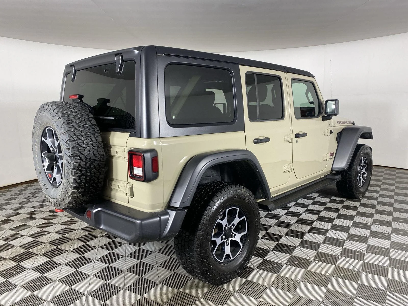 Used 2022 Limited Edition Gobi Clearcoat Jeep Unlimited Rubicon image 11