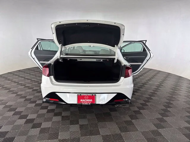 Used 2023 White Hyundai SEL image 18