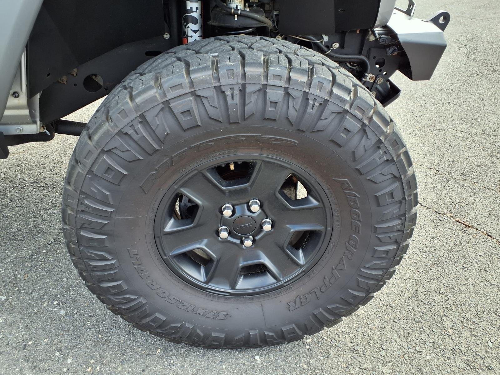 Used 2021 Billet Silver Metallic Clearcoat Jeep Mojave image 11