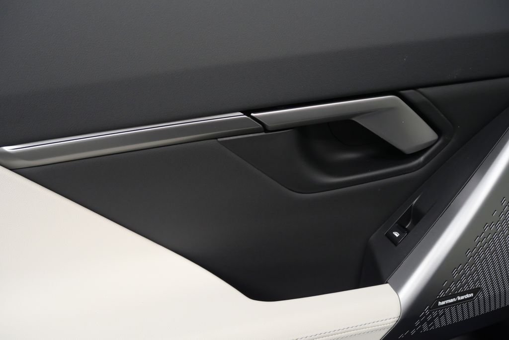 2025 BMW 5 Series 530i - Photo 15