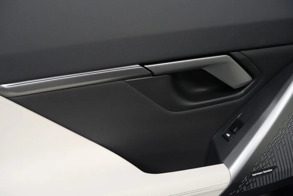 2025 BMW 5 Series 530i - Photo 15