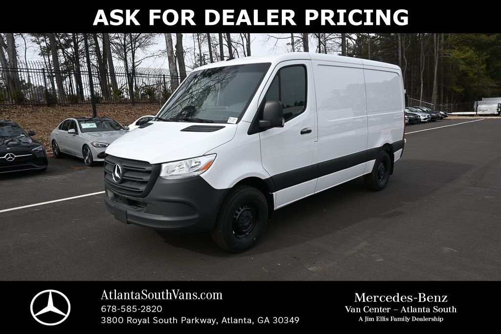 Used 2025  Mercedes-Benz Cargo 144 WB image 1