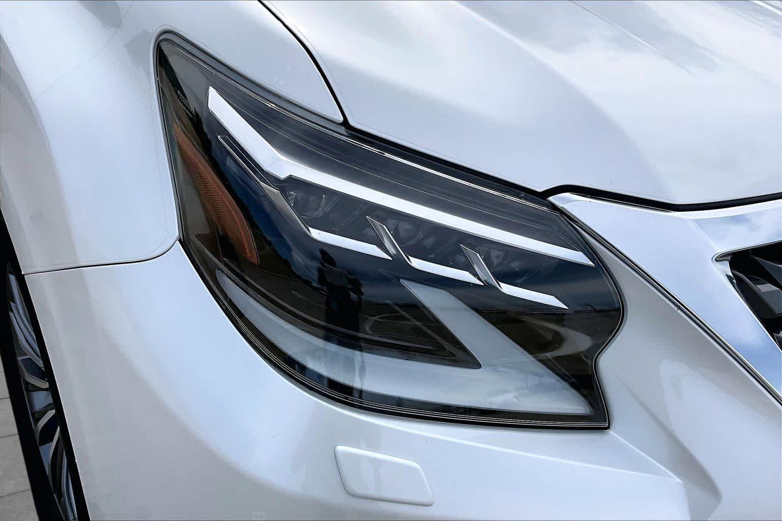 Used 2020 Starfire Pearl Lexus Luxury image 28