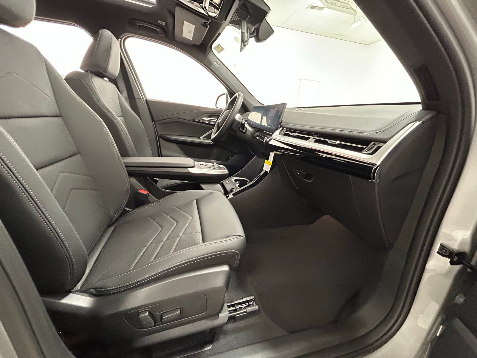New 2026 Space Silver Metallic BMW xDrive28i image 70