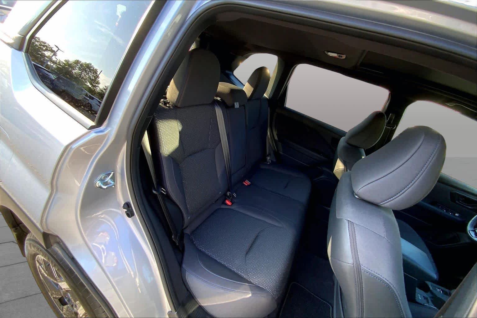Used 2025 Ice Silver Metallic Subaru Premium image 17