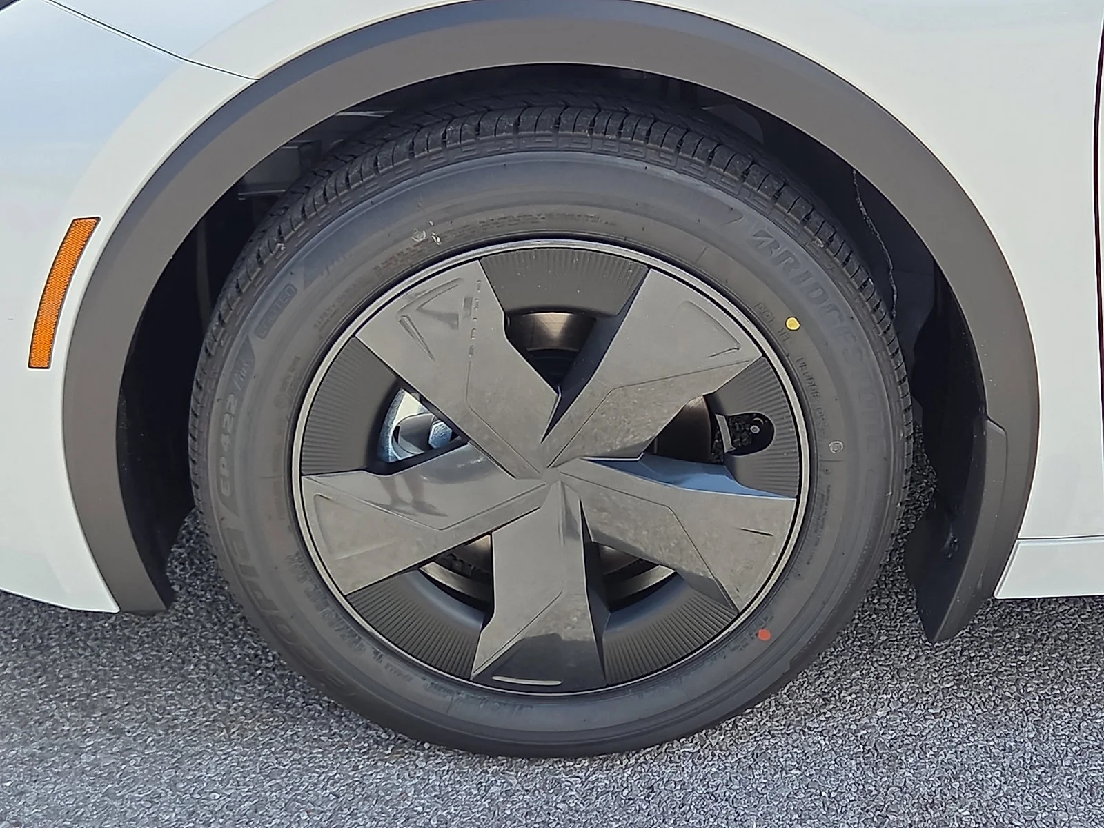 New 2026 Wind Chill Prl Toyota SE image 5