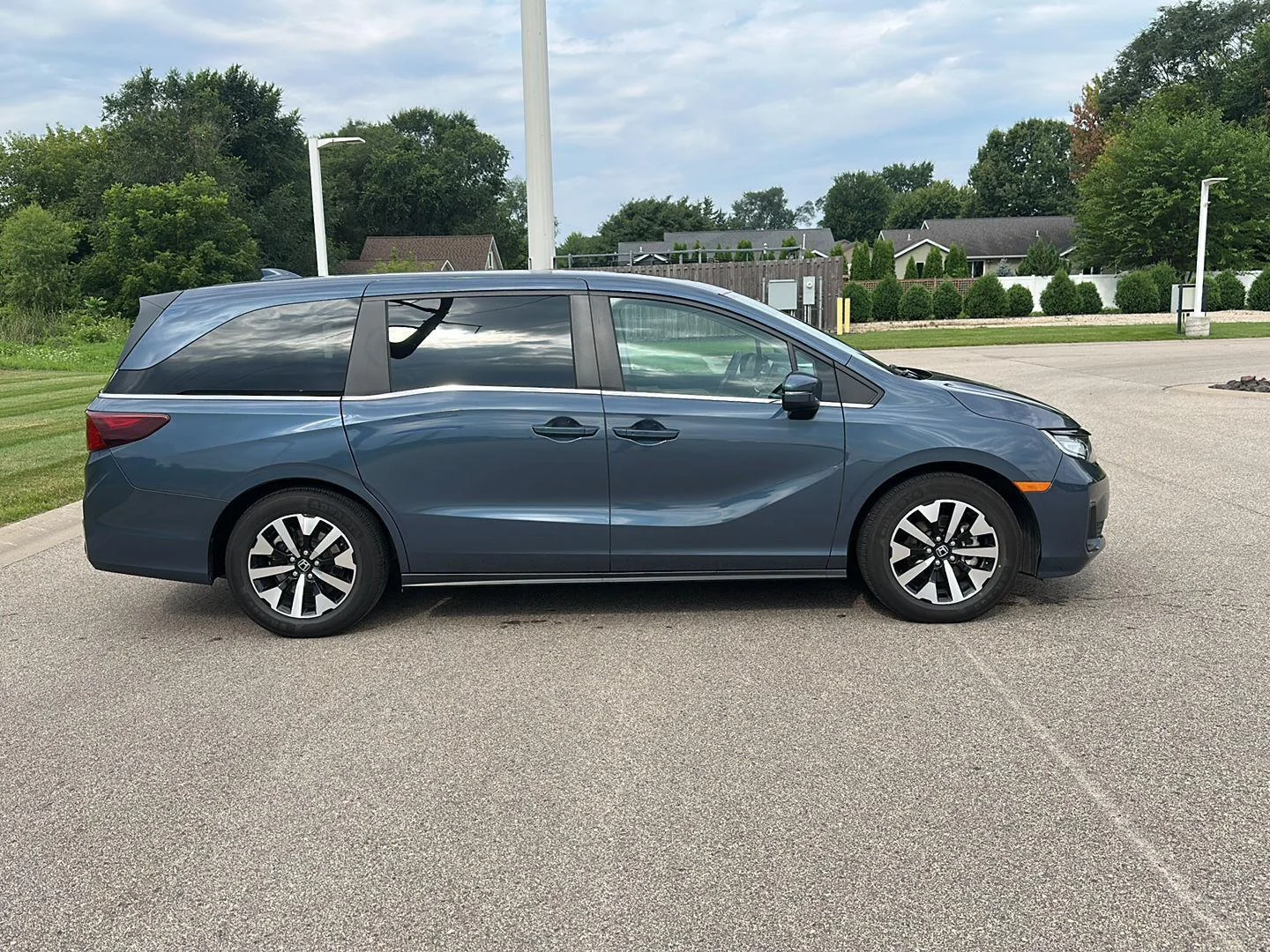 Used 2025 Smoke Blue Pearl Honda EX-L image 2