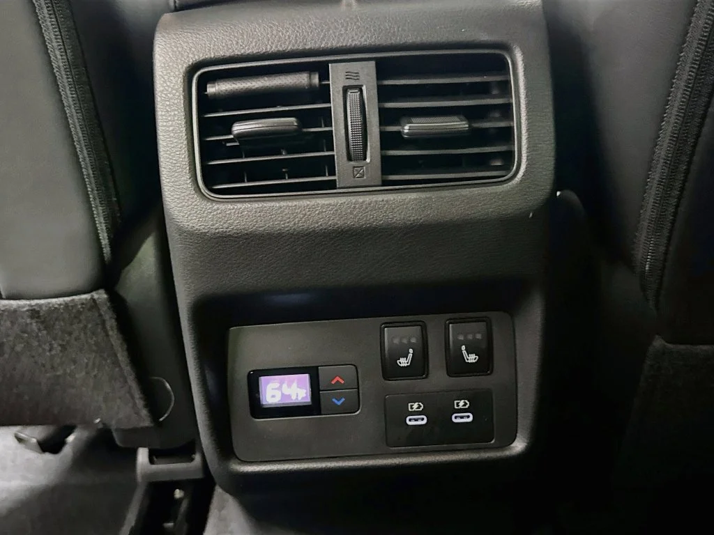 Used 2024 Red Nissan Platinum image 33