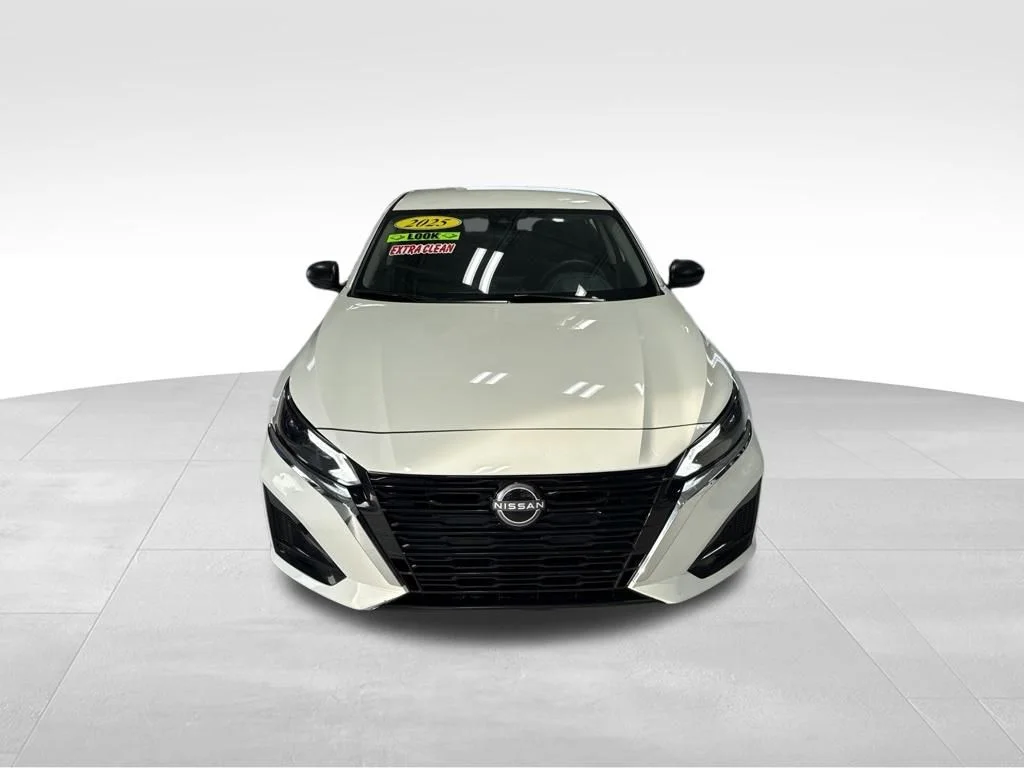 Used 2025 White Nissan 2.5 SV image 9