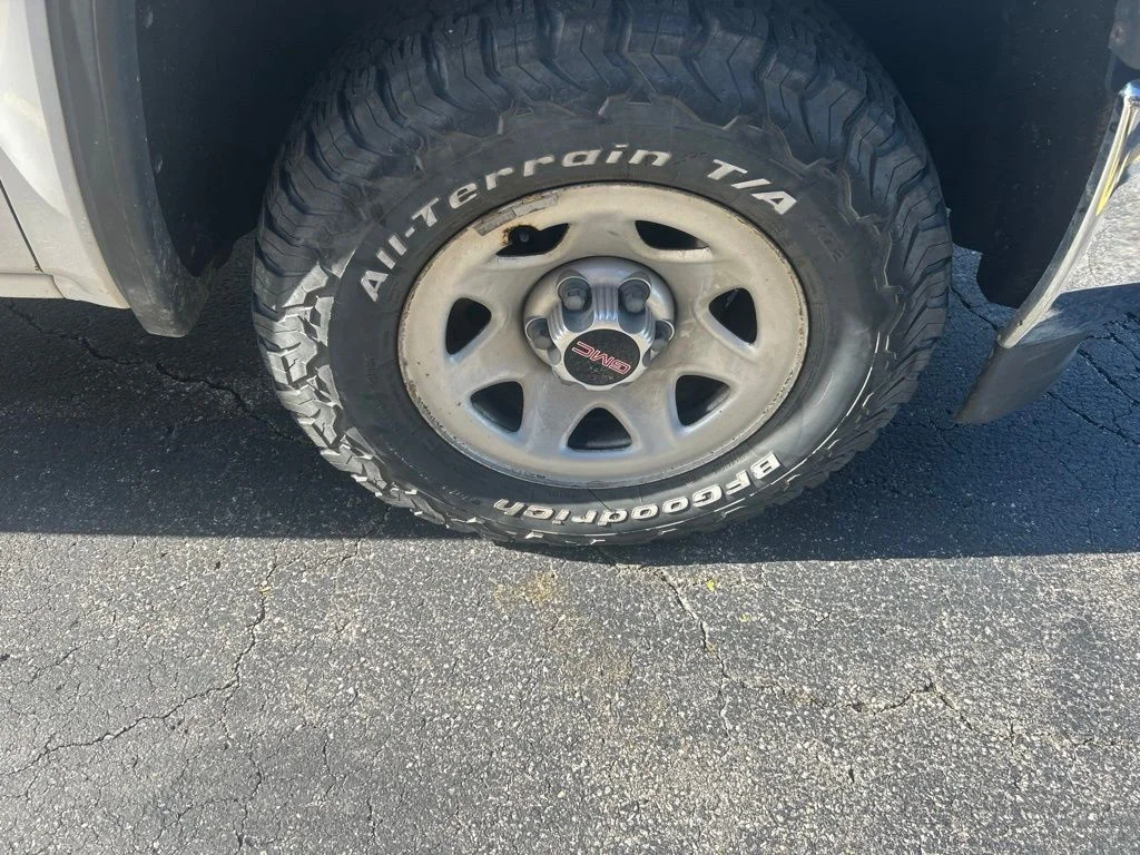 Used 2018  GMC Base image 21
