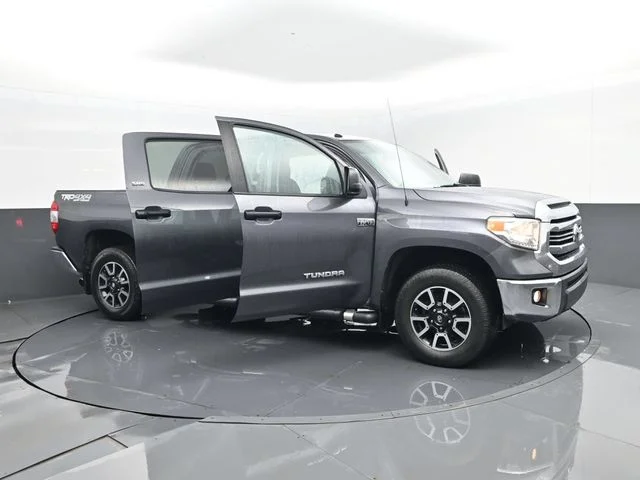Used 2017 Magnetic Gray Metallic Toyota SR5 image 28