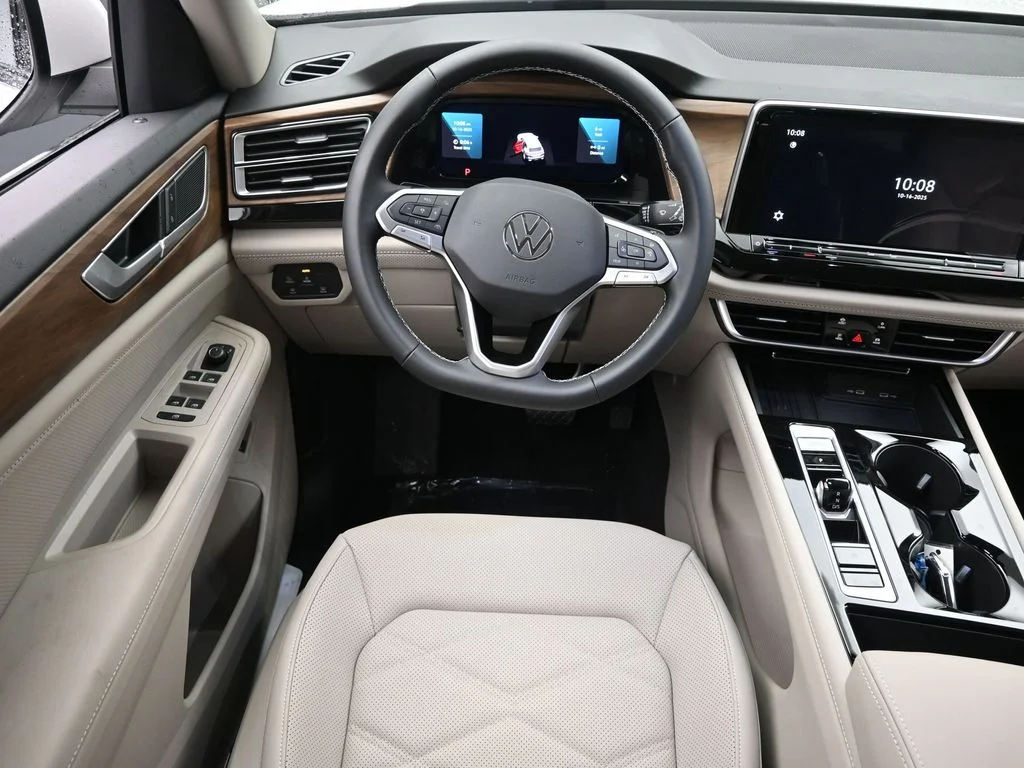 New 2026 Opal White Pearl Volkswagen 2.0T SE W/TECHNOLOGY image 17