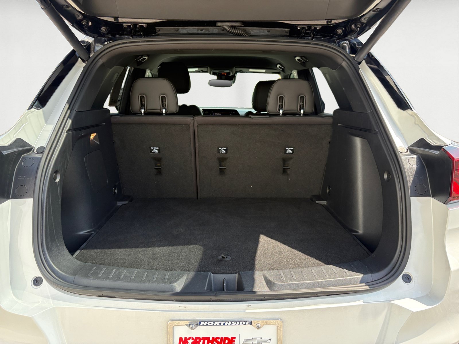Used 2025 Iridescent Pearl Tricoat Chevrolet RS image 19