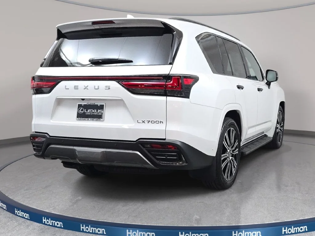 New 2026 Eminent White Pearl Lexus 700h Luxury image 5