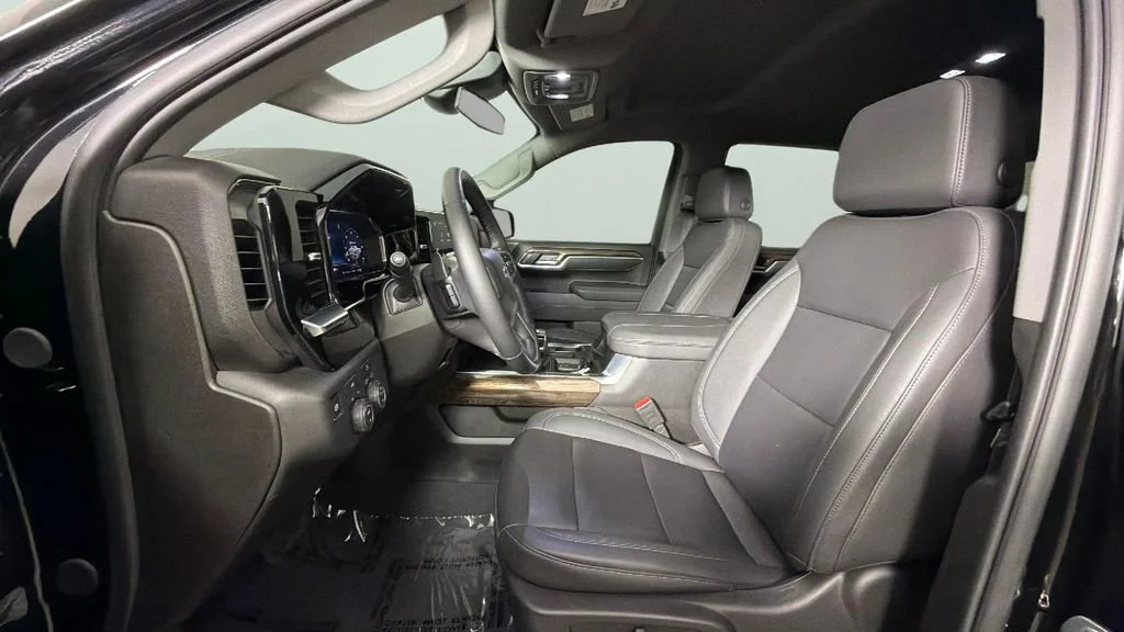 Used 2025 Black Chevrolet RST image 17