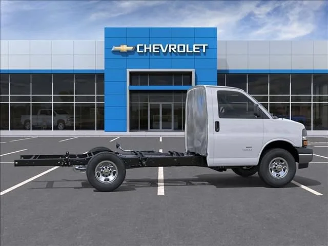 New 2026 Summit White Chevrolet 1WT image 5