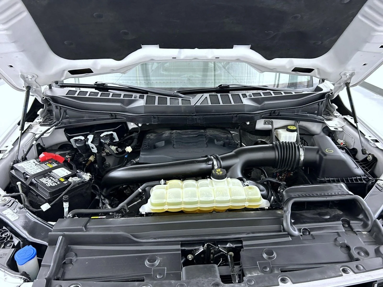Used 2022 White Ford Lariat image 25