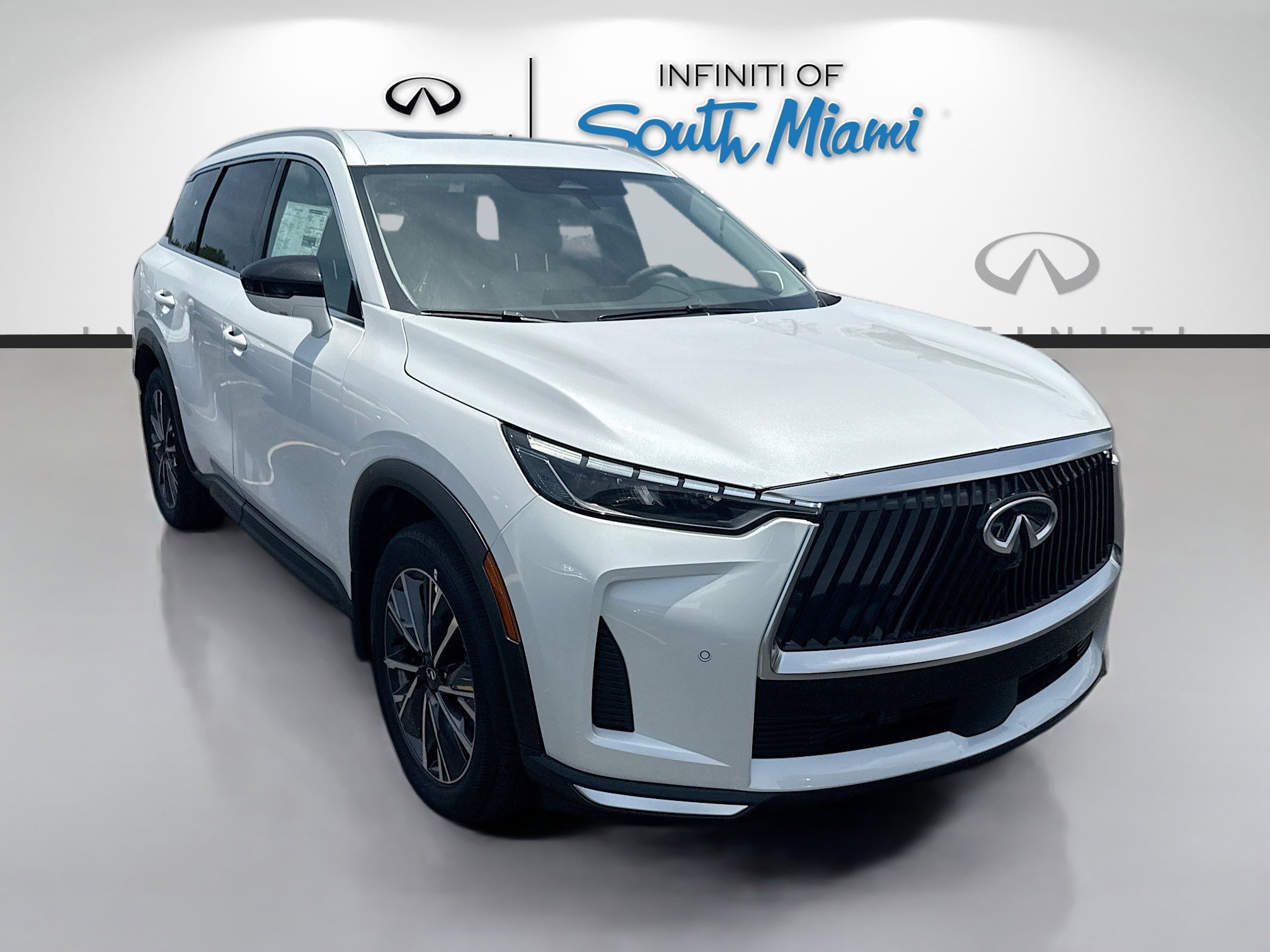 New 2027 RADIANT WHITE INFINITI Luxe FWD image 1