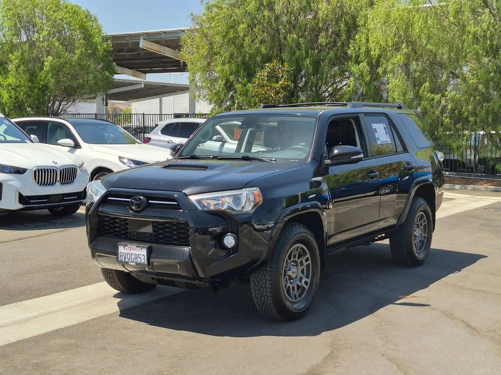 Used 2020 Black Toyota Venture image 2