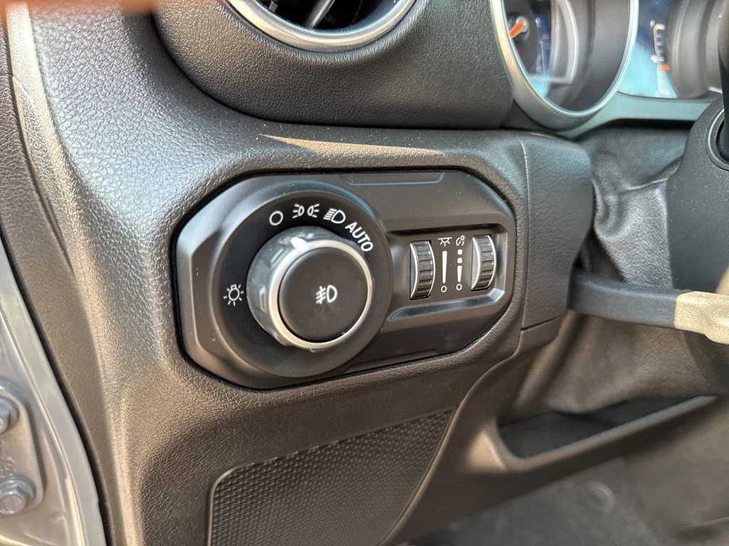 Used 2018 Gray Jeep Unlimited Sahara image 49