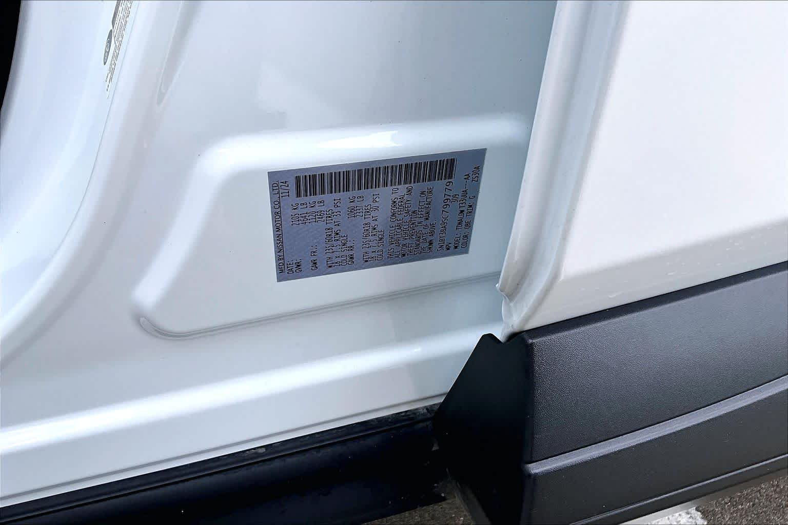 Used 2025 Everest White Pearl Nissan SV image 35