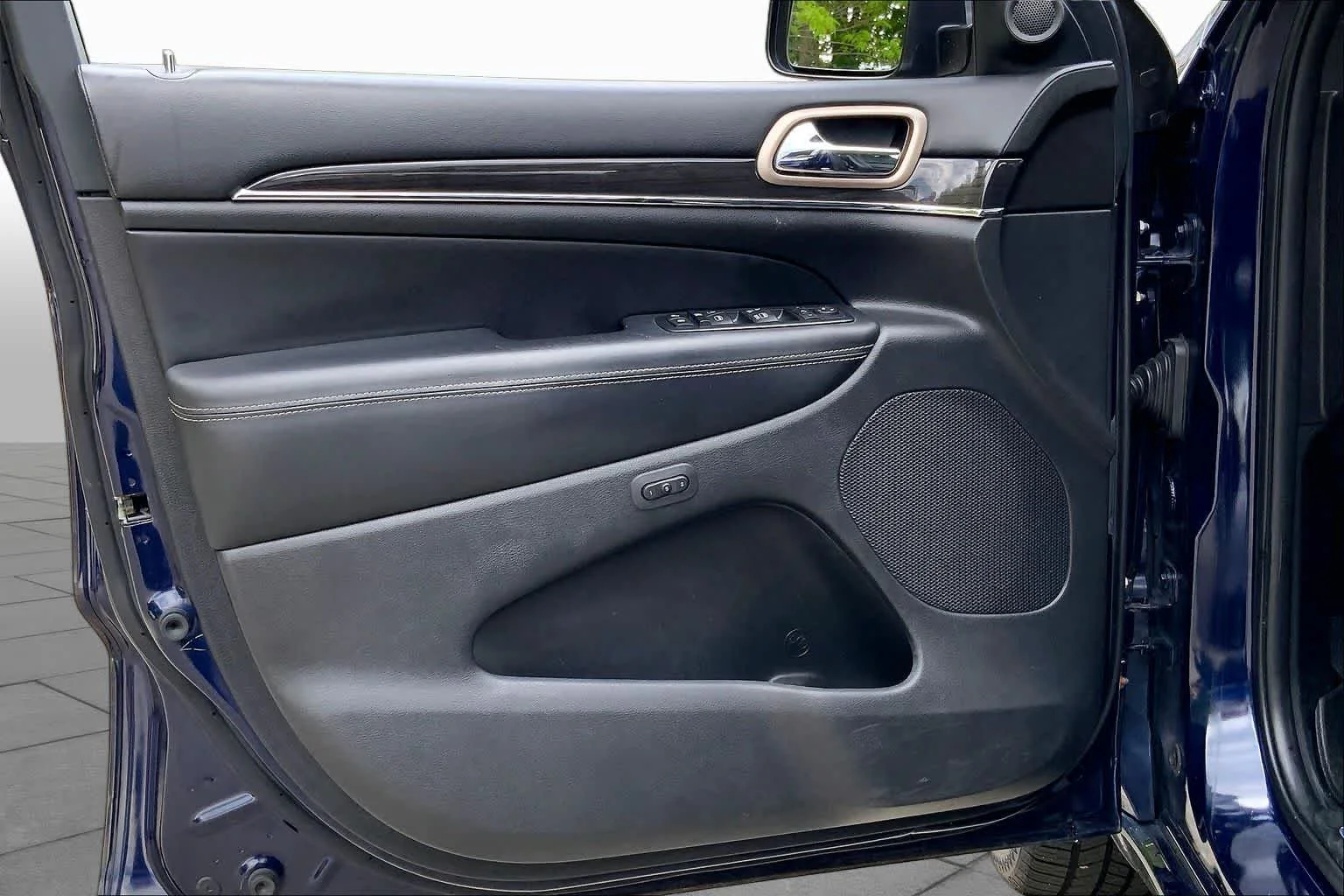 Used 2017 True Blue Pearlcoat Jeep Overland image 22