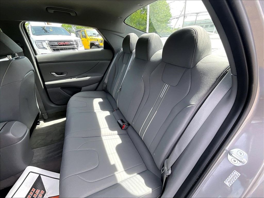 Used 2023 Silver Hyundai SEL image 15