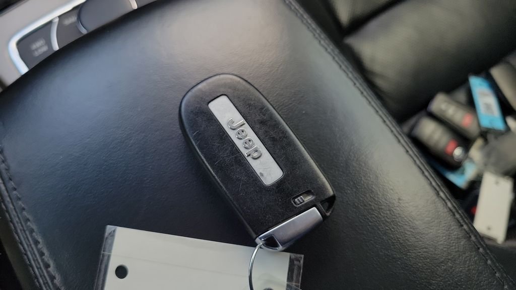 Used 2018 Black Jeep Overland image 24