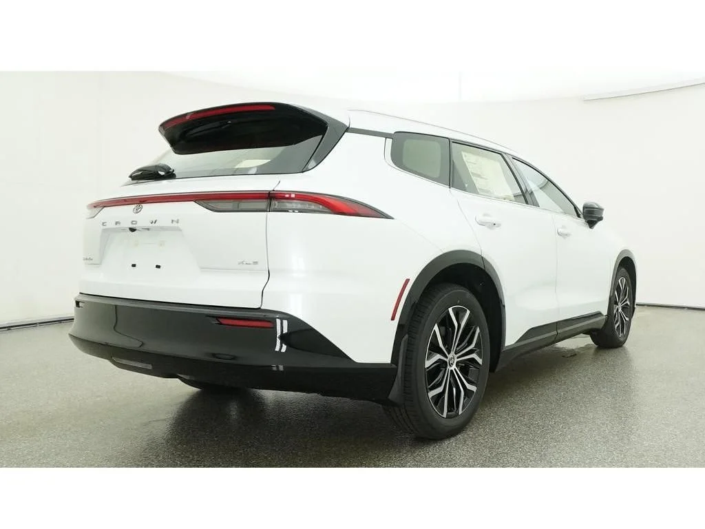 New 2026 Oxygen White Toyota XLE image 24