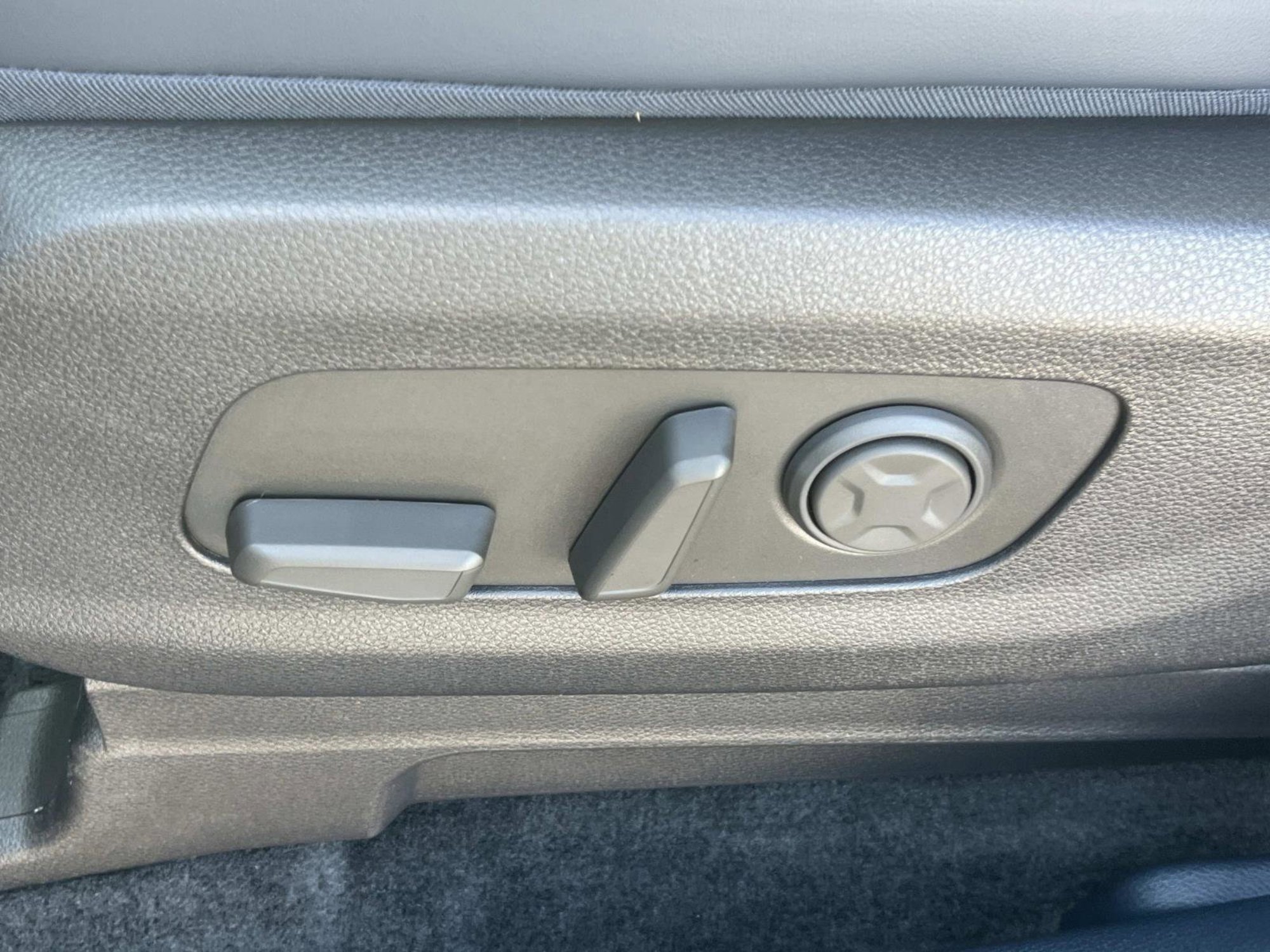 New 2026 Ceramic Silver Kia EX image 27