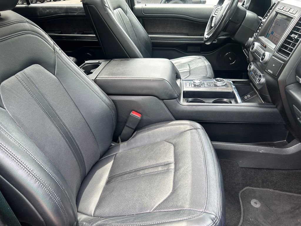 Used 2019  Ford Limited image 14