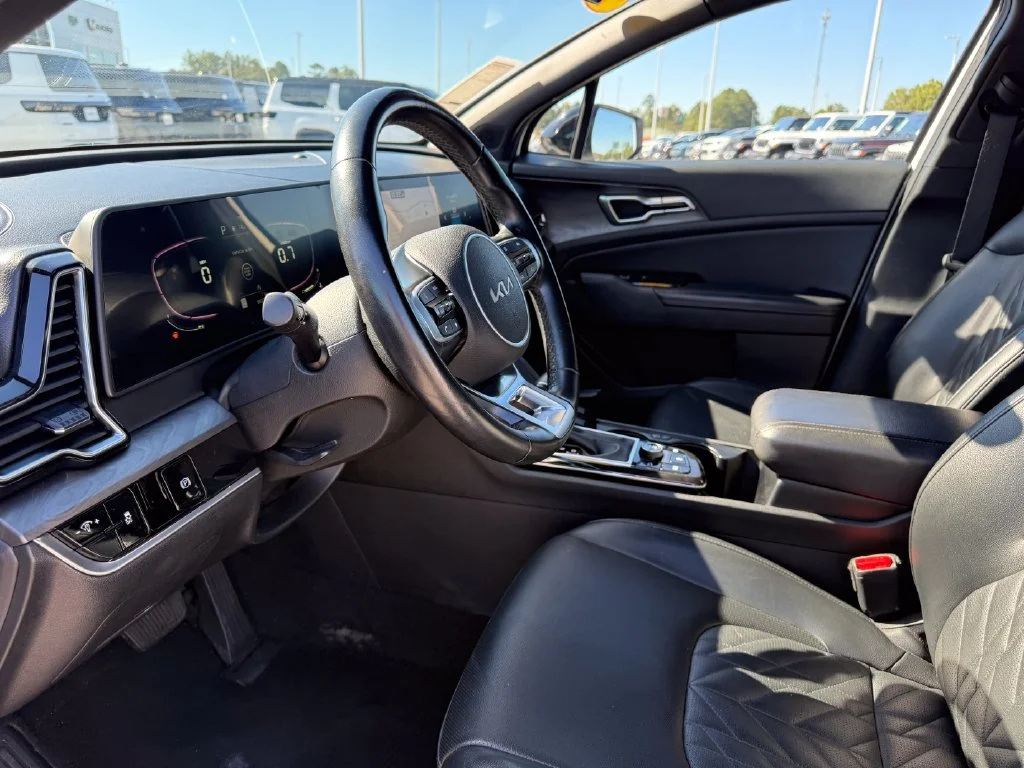 Used 2023 White Kia X-Line image 4