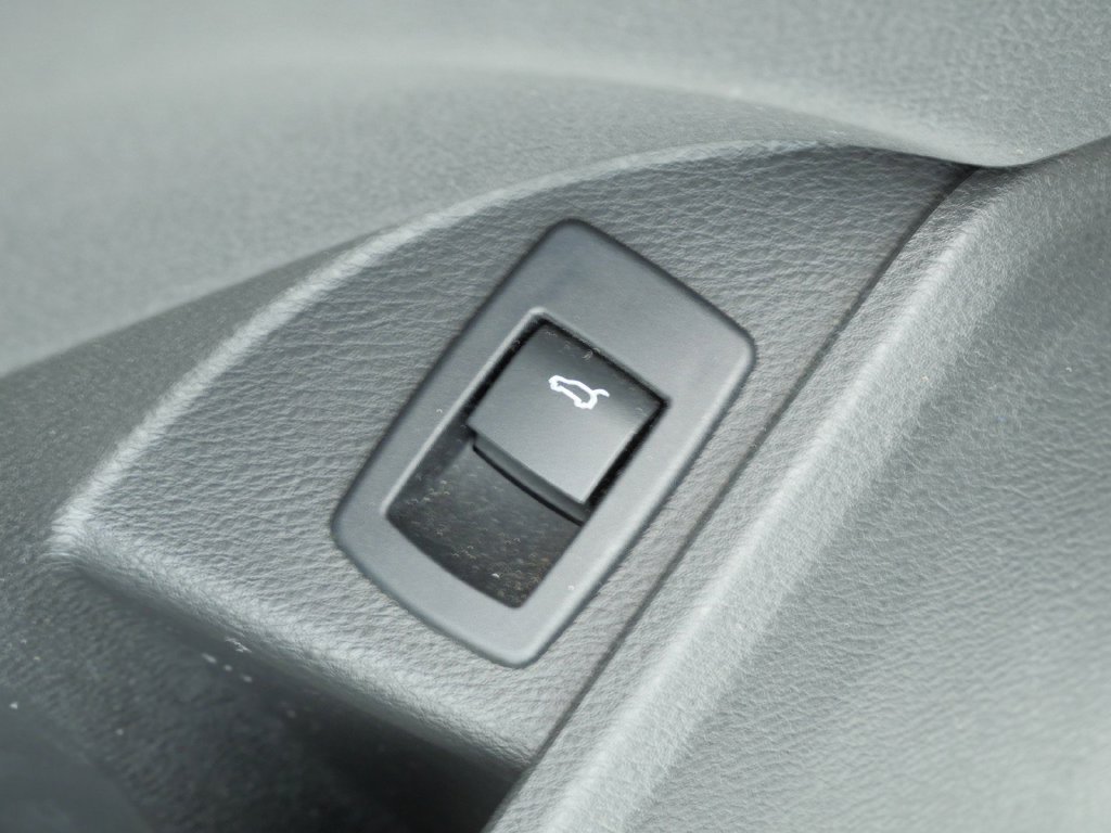 Used 2018 Mineral White Metallic BMW xDrive28i image 37