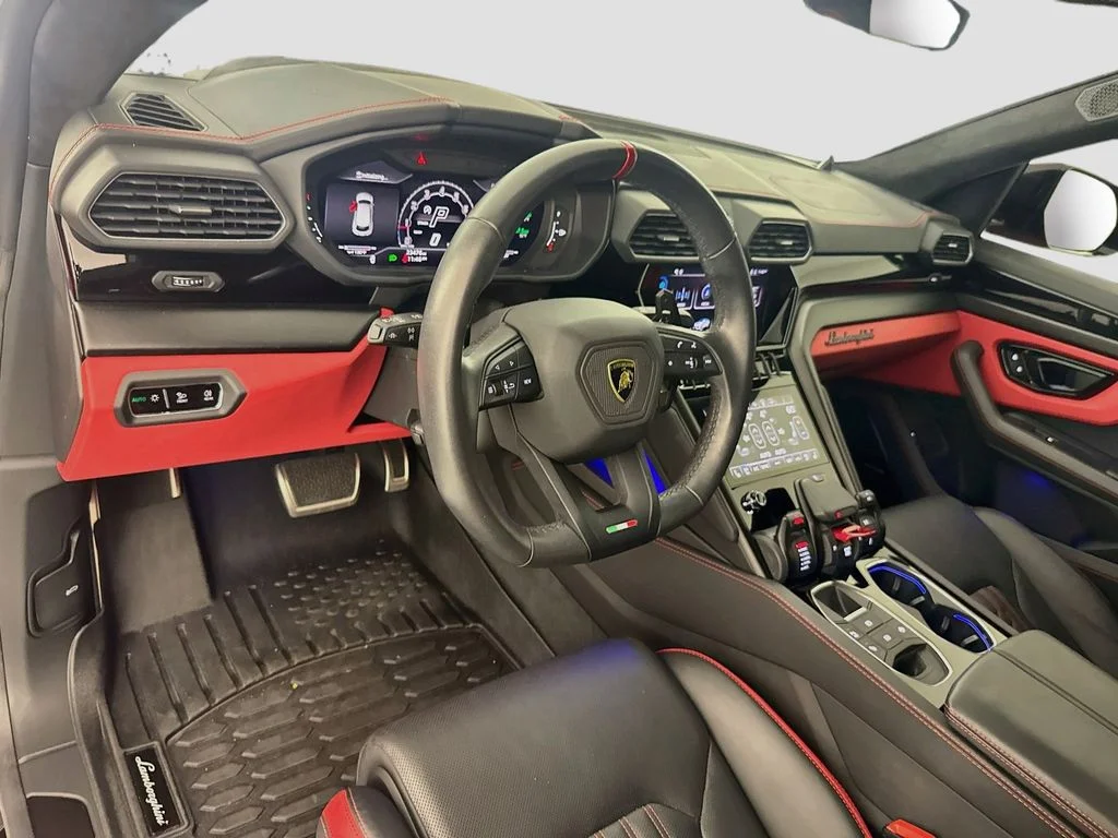 Used 2023 Red Lamborghini S image 9