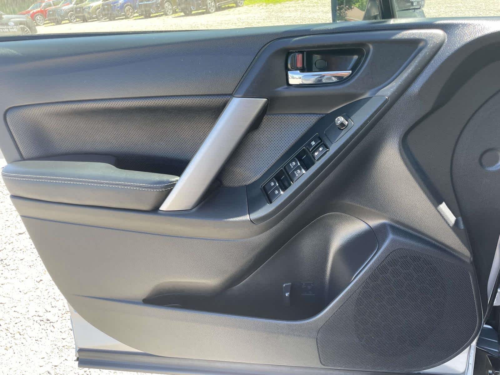 Used 2017 Ice Silver Metallic Subaru Limited image 32