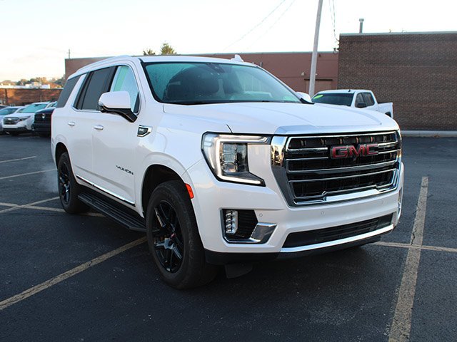 Used 2021 White Frost Tricoat GMC SLT image 4