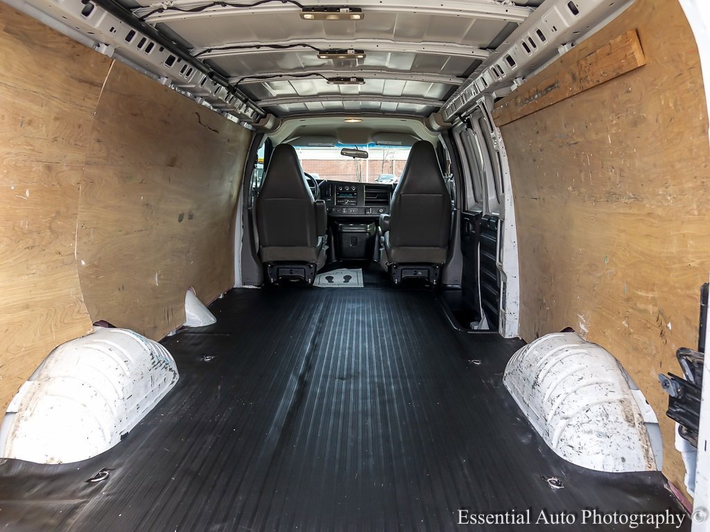 2018 GMC SAVANA - Image 17