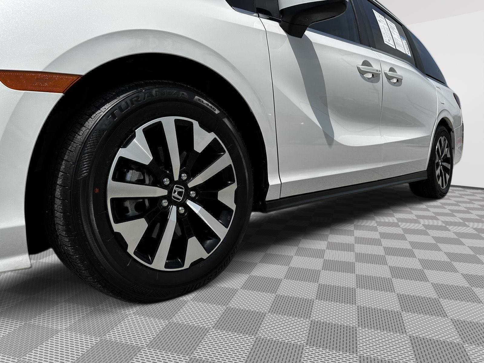 Used 2026 Platinum White Pearl Honda EX-L image 6