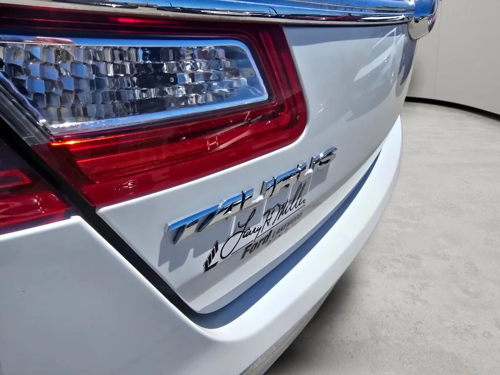 Used 2016 White Platinum Metallic Tri-Coat Ford Limited image 19